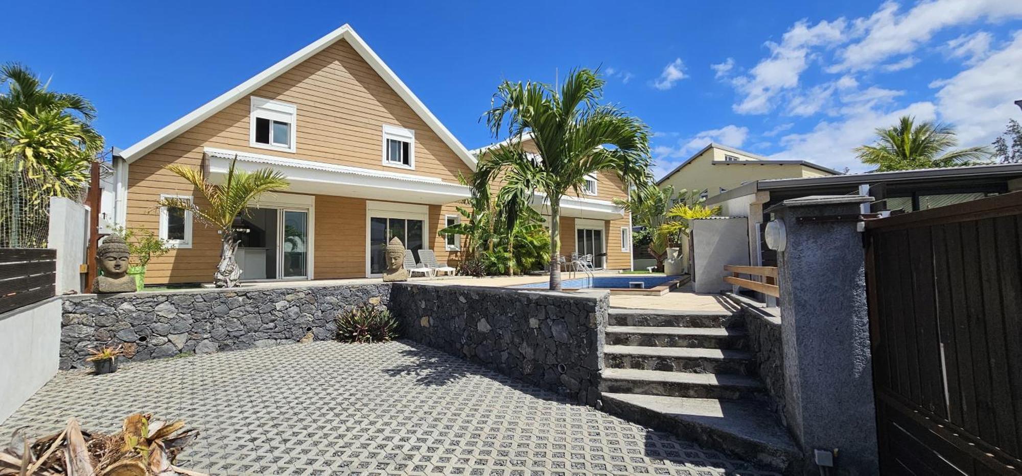 Villa Soleil L'Etang-Sale Ngoại thất bức ảnh