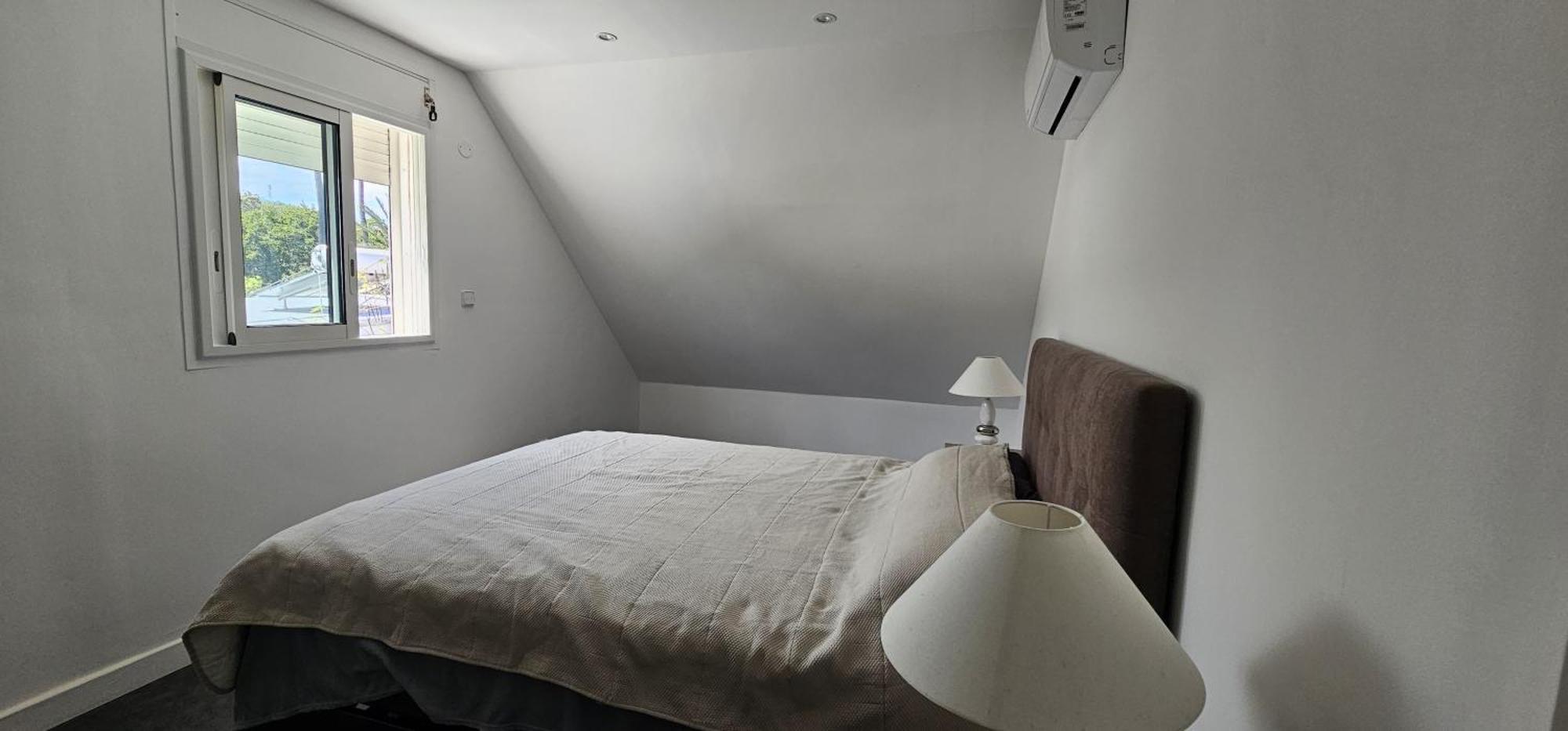 Villa Soleil L'Etang-Sale Ngoại thất bức ảnh