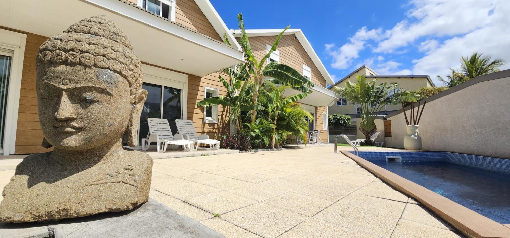 Villa Soleil L'Etang-Sale Ngoại thất bức ảnh