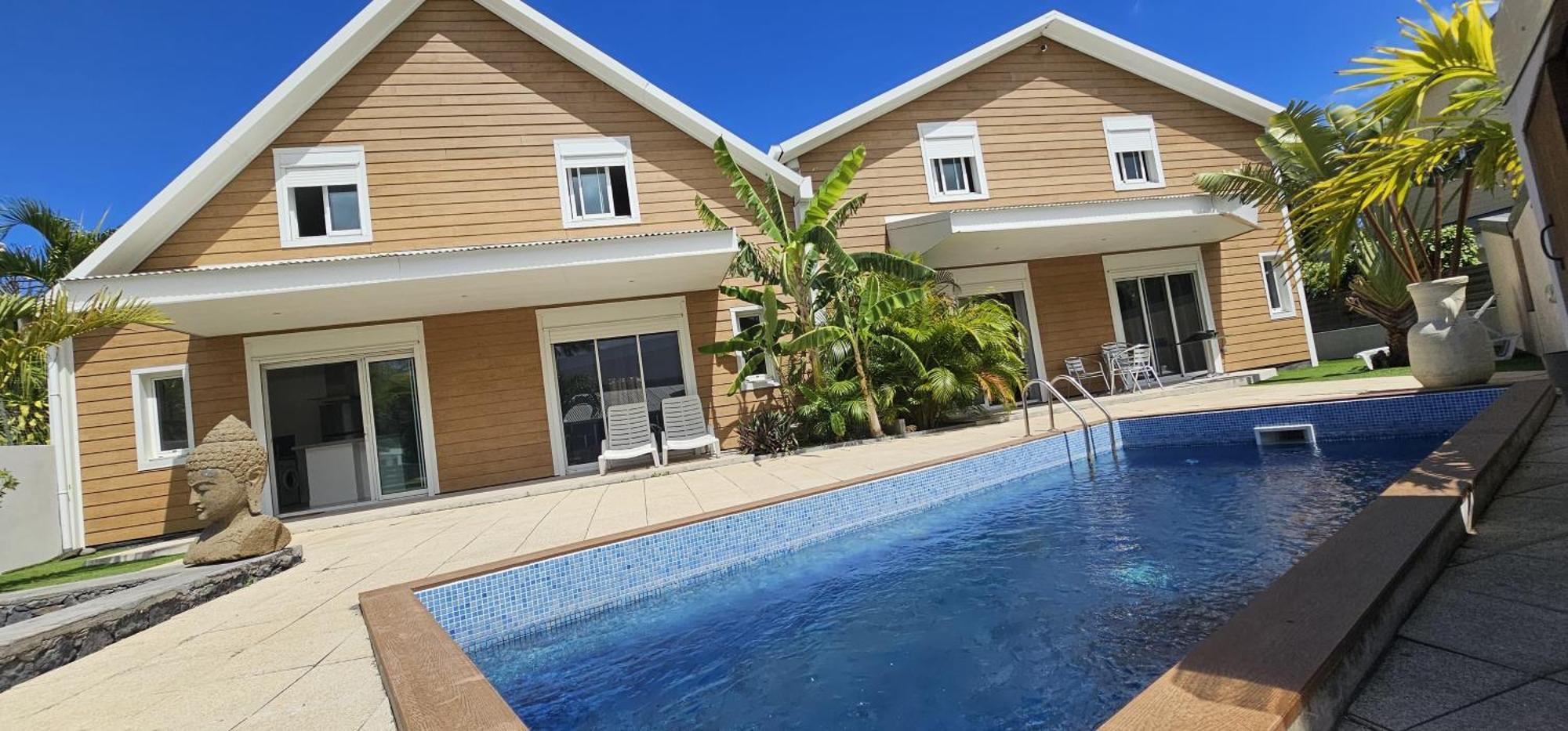 Villa Soleil L'Etang-Sale Ngoại thất bức ảnh