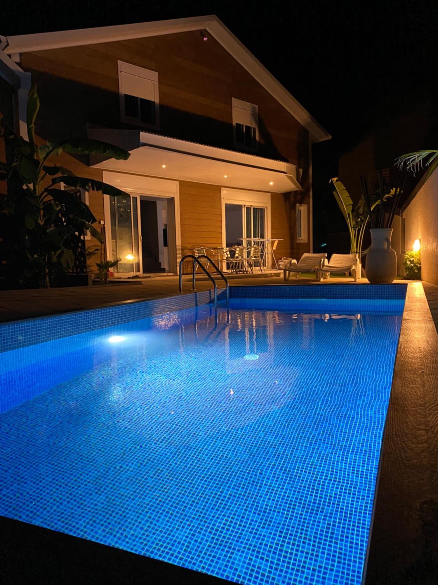 Villa Soleil L'Etang-Sale Ngoại thất bức ảnh